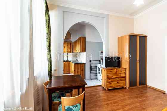 Дом во дворе, охраняемый двор, вход со двора, лифт, одна изолированная комната, Rīga