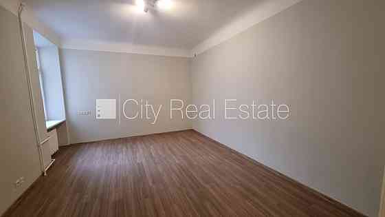 Реновированный дом, закрытый двор, лифт, лестничная клетка после капитального Рига