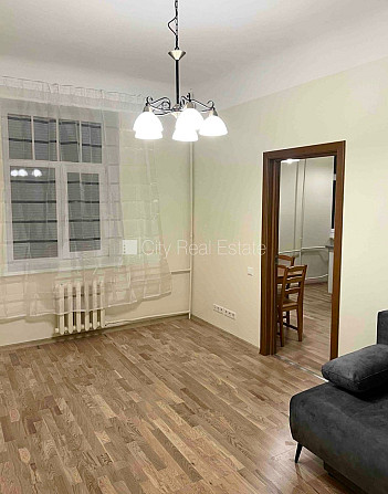 Fasādes māja, labiekārtota apzaļumota teritorija, ieeja no ielas un pagalma, kāpņu telpa pēc Rīga - foto 4