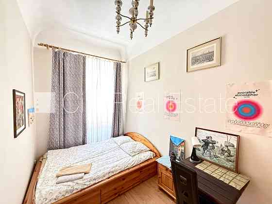 Фасадный дом, реновированный дом, вход с улицы, лестничная клетка после Rīga