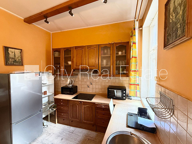 Fasādes māja, renovēta māja, ieeja no ielas, kāpņu telpa pēc kosmētiskā remonta, logi Rīga - foto 4