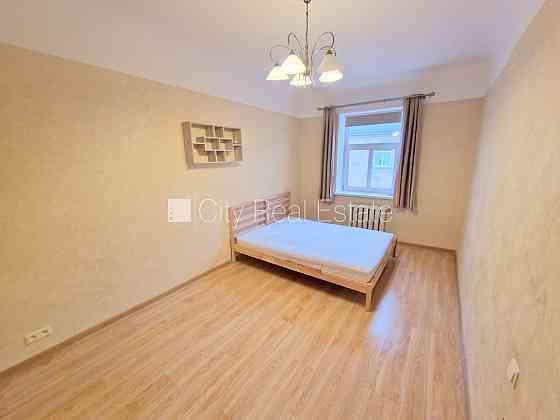 Фасадный дом, реновированный дом, благоустроенная озеленённая территория, Rīga