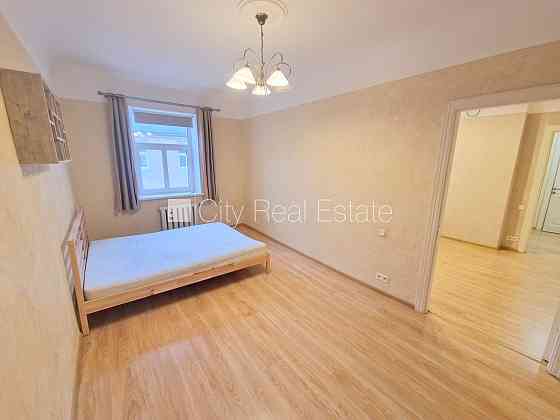 Фасадный дом, реновированный дом, благоустроенная озеленённая территория, Rīga