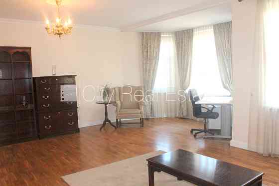 Фасадный дом, реновированный дом, закрытый двор, вход с улицы и со двора, лифт, Rīga