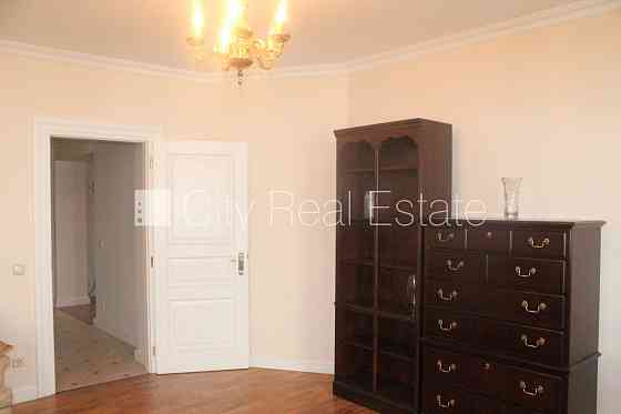 Фасадный дом, реновированный дом, закрытый двор, вход с улицы и со двора, лифт, Rīga