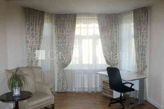 Фасадный дом, реновированный дом, закрытый двор, вход с улицы и со двора, лифт, Rīga