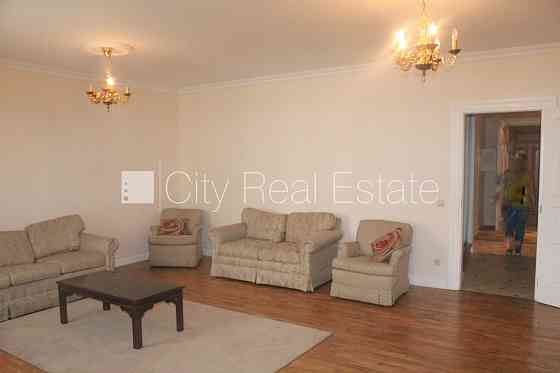 Фасадный дом, реновированный дом, закрытый двор, вход с улицы и со двора, лифт, Rīga