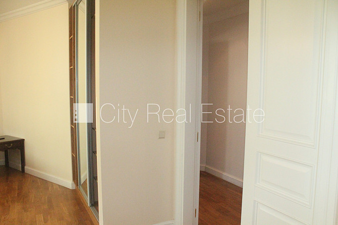 Fasādes māja, renovēta māja, slēgts pagalms, ieeja no ielas un pagalma, ir lifts, kāpņu Rīga - foto 12