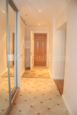 Fasādes māja, renovēta māja, slēgts pagalms, ieeja no ielas un pagalma, ir lifts, kāpņu Rīga - foto 7