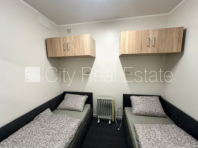 Территория обнесена железным забором, вход с улицы, разрешено строить Рига - изображение 7