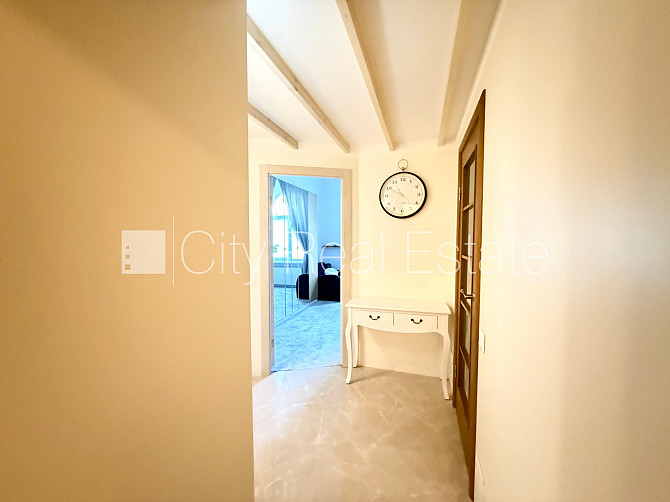 Pagalma māja, renovēta māja, labiekārtota apzaļumota teritorija, slēgts pagalms, teritorijas Rīga - foto 12