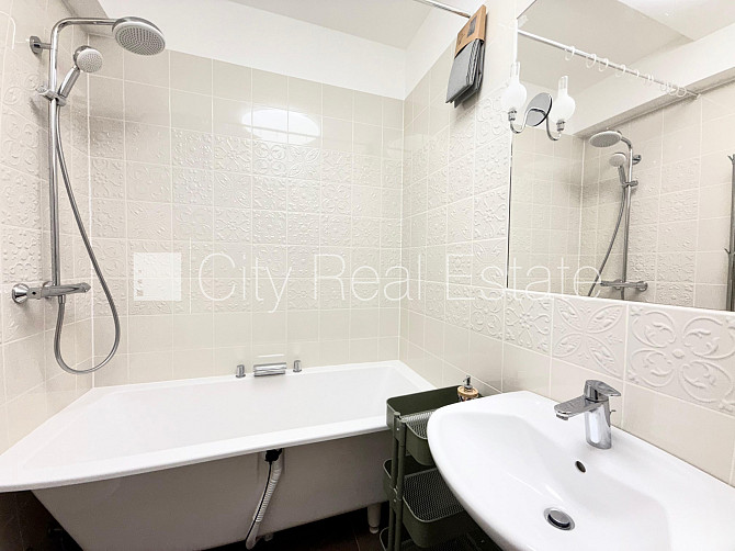 Pagalma māja, renovēta māja, labiekārtota apzaļumota teritorija, slēgts pagalms, teritorijas Rīga - foto 14