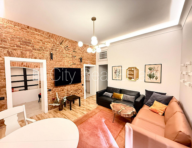 Pagalma māja, renovēta māja, labiekārtota apzaļumota teritorija, slēgts pagalms, teritorijas Rīga - foto 2