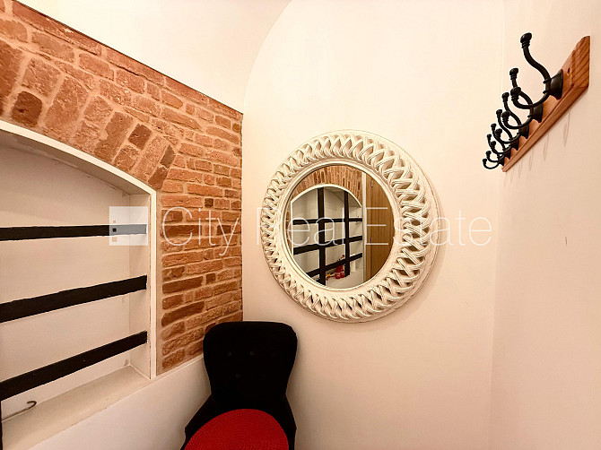 Pagalma māja, renovēta māja, labiekārtota apzaļumota teritorija, slēgts pagalms, teritorijas Rīga - foto 19