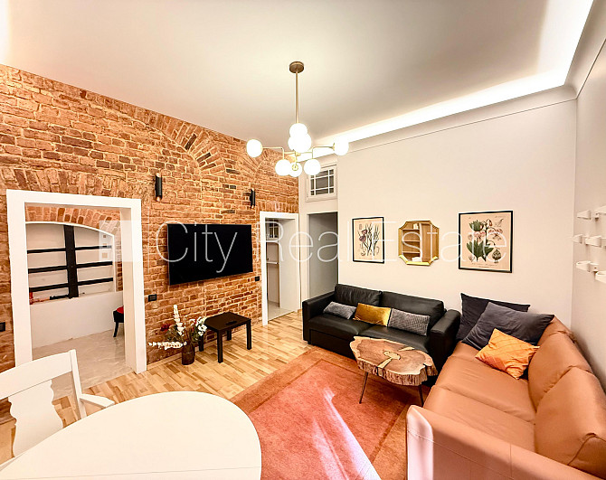 Pagalma māja, renovēta māja, labiekārtota apzaļumota teritorija, slēgts pagalms, teritorijas Rīga - foto 1