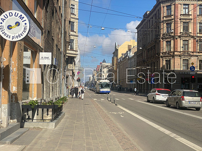 Fasādes māja, ieeja no pagalma, guļamistabu skaits 1 gab., studio tipa, virtuve apvienota ar Rīga - foto 13