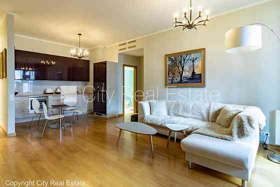 Новостройка, фасадный дом, благоустроенная озеленённая территория, закрытый Rīga