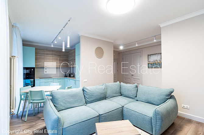 Fasādes māja, slēgts pagalms, ieeja no pagalma, franču balkons, logi vērsti mājas abās Rīga - foto 1