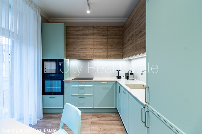 Fasādes māja, slēgts pagalms, ieeja no pagalma, franču balkons, logi vērsti mājas abās Rīga - foto 5