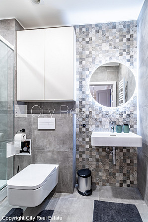 Fasādes māja, slēgts pagalms, ieeja no pagalma, franču balkons, logi vērsti mājas abās Rīga - foto 14