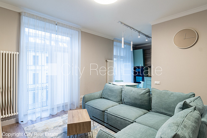 Fasādes māja, slēgts pagalms, ieeja no pagalma, franču balkons, logi vērsti mājas abās Rīga - foto 3