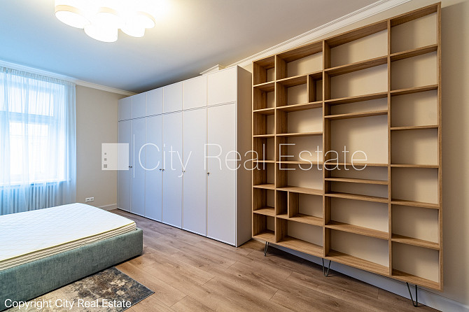 Fasādes māja, slēgts pagalms, ieeja no pagalma, franču balkons, logi vērsti mājas abās Rīga - foto 9