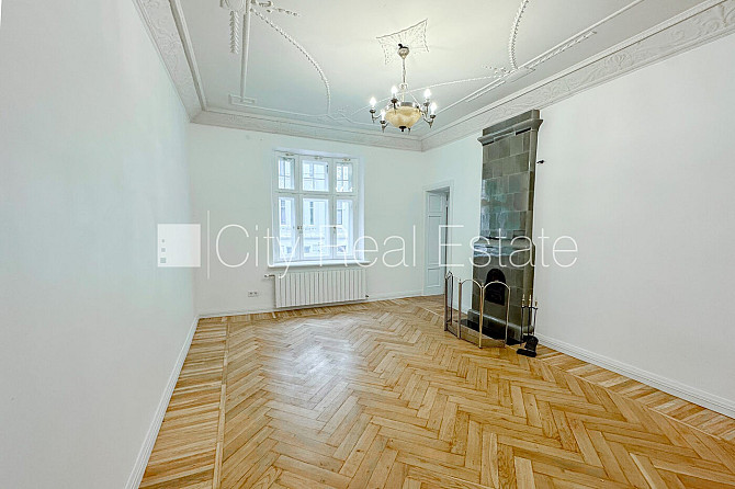 Фасадный дом, реновированный дом, закрытый двор, вход с улицы, окна выходят во Рига - изображение 2