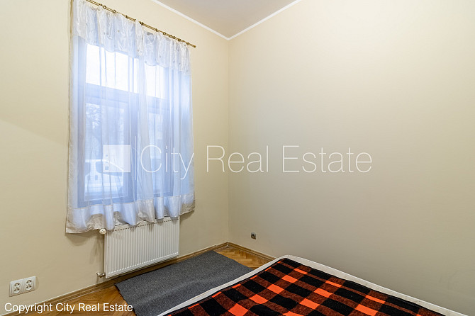 Pagalma ēka, labiekārtota apzaļumota teritorija, bezmaksas stāvvieta pagalmā, viena istaba Rīga - foto 6