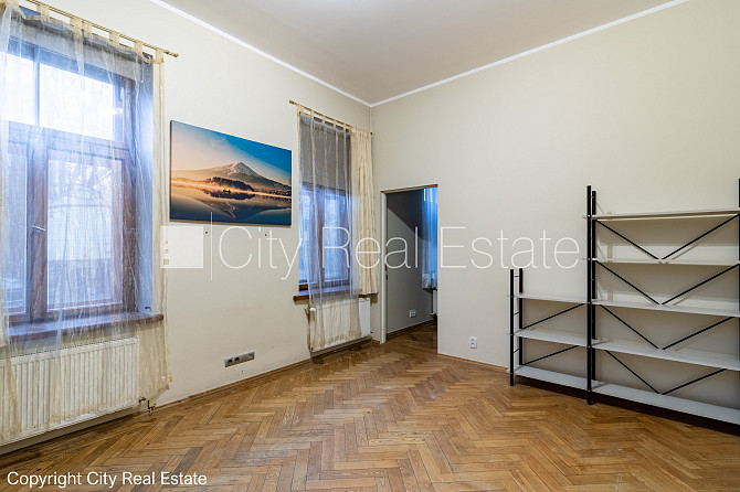 Pagalma ēka, labiekārtota apzaļumota teritorija, bezmaksas stāvvieta pagalmā, viena istaba Rīga - foto 4