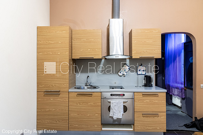 Pagalma ēka, labiekārtota apzaļumota teritorija, bezmaksas stāvvieta pagalmā, viena istaba Rīga - foto 1