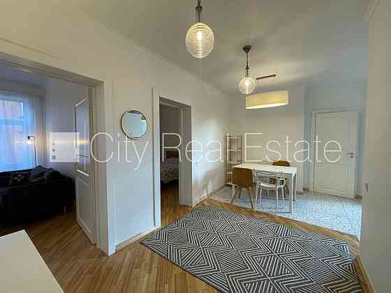 Фасадный дом, изолированные комнаты 3 шт., студио, кухня объединена с гостинной, Рига