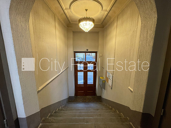 Фасадный дом, изолированные комнаты 3 шт., студио, кухня объединена с гостинной, Рига - изображение 12