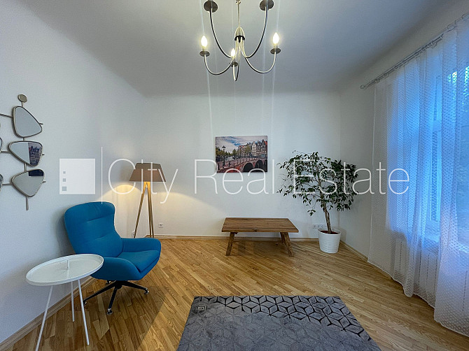 Фасадный дом, изолированные комнаты 3 шт., студио, кухня объединена с гостинной, Рига - изображение 2