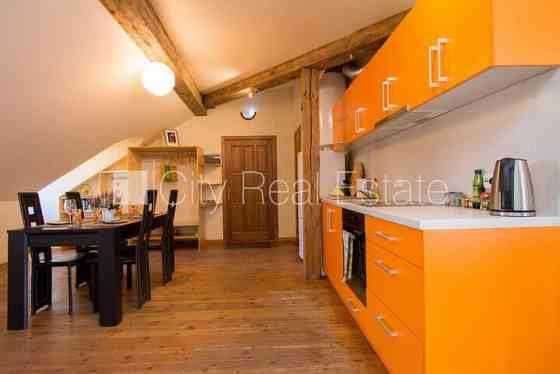 Реновированный дом, закрытый двор, мансарда, лестничная клетка после Рига