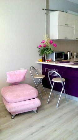 Фасадный дом, фасад с деревянной отделкой, место для машины, вход со двора, окна Рига - изображение 6