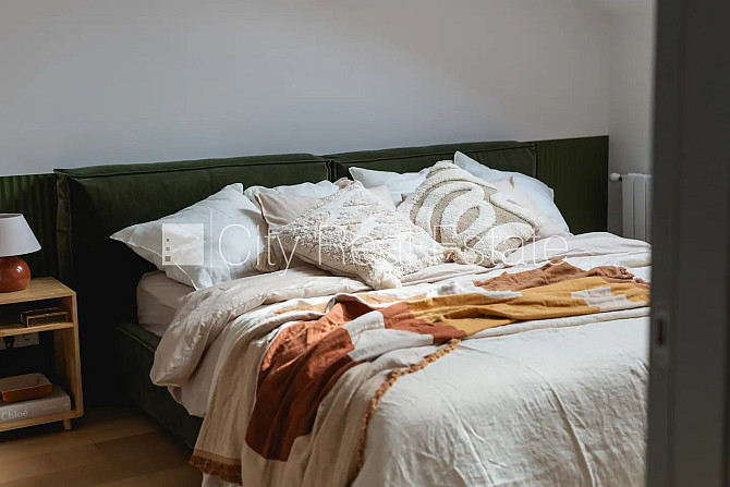 Renovēta māja, luksuss apartamenti  82 m2, ir lifts, kāpņu telpa pēc kapitālā remonta, logi Rīga - foto 10