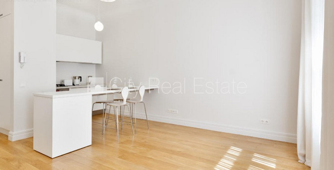 Renovēta māja, studio tipa, virtuve apvienota ar istabu, augstie griesti, mainīti radiatori, Rīga - foto 4