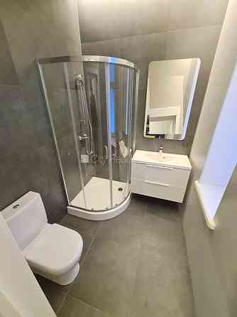 Фасадный дом, реновированный дом, закрытая территория, вход с улицы и со двора, Rīga