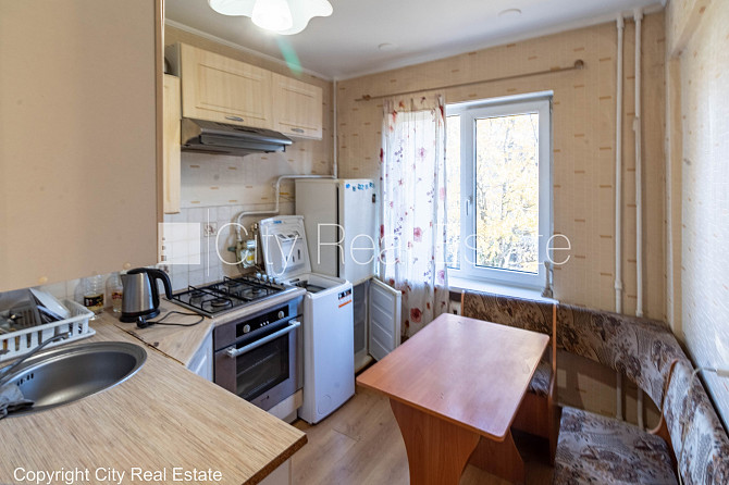 Pagalma ēka, labiekārtota apzaļumota teritorija, vieta automašīnai, kāpņu telpa pēc Rīga - foto 8