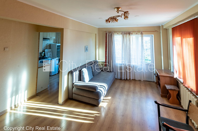 Pagalma ēka, labiekārtota apzaļumota teritorija, vieta automašīnai, kāpņu telpa pēc Rīga - foto 3