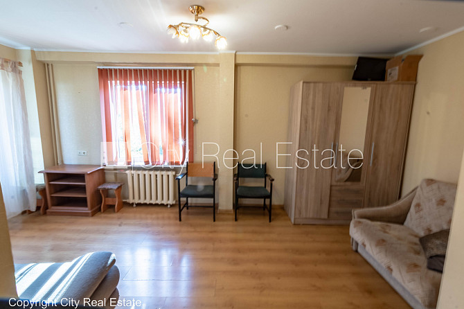 Pagalma ēka, labiekārtota apzaļumota teritorija, vieta automašīnai, kāpņu telpa pēc Rīga - foto 1