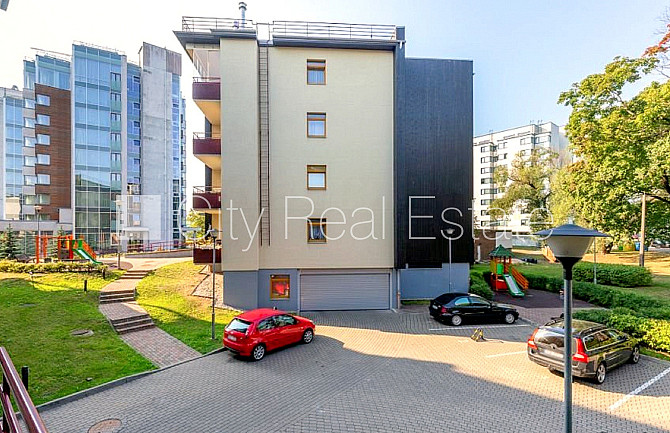 Jaunceltne, fasādes māja, labiekārtota apzaļumota teritorija, garāža vienai automašīnai, Rīga - foto 10