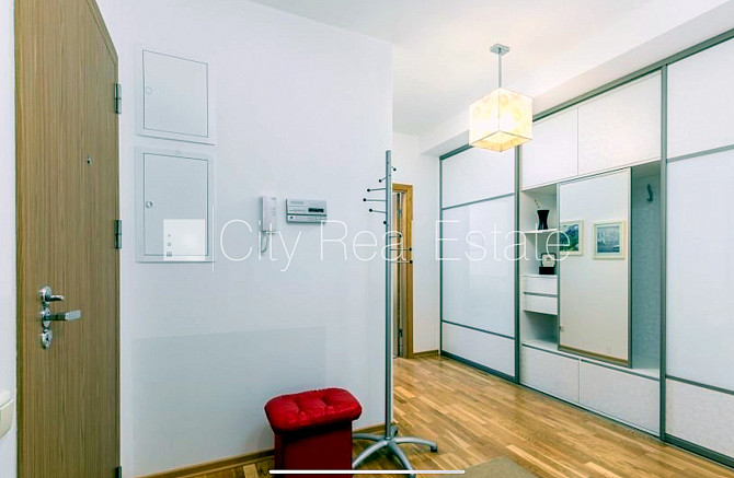 Jaunceltne, fasādes māja, labiekārtota apzaļumota teritorija, garāža vienai automašīnai, Rīga - foto 3