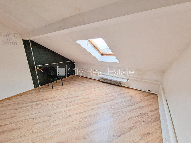 Fasādes māja, renovēta māja, ieeja no ielas, mansards, kāpņu telpa pēc kosmētiskā remonta, Rīga - foto 11