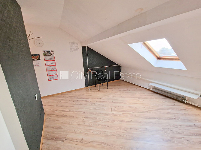 Fasādes māja, renovēta māja, ieeja no ielas, mansards, kāpņu telpa pēc kosmētiskā remonta, Rīga - foto 9