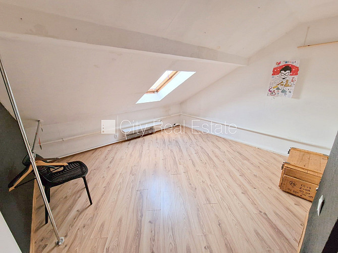 Fasādes māja, renovēta māja, ieeja no ielas, mansards, kāpņu telpa pēc kosmētiskā remonta, Rīga - foto 15