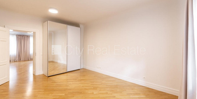 Здание во дворе, территория обнесена забором, платная стоянка, лестничная клетка Рига - изображение 17