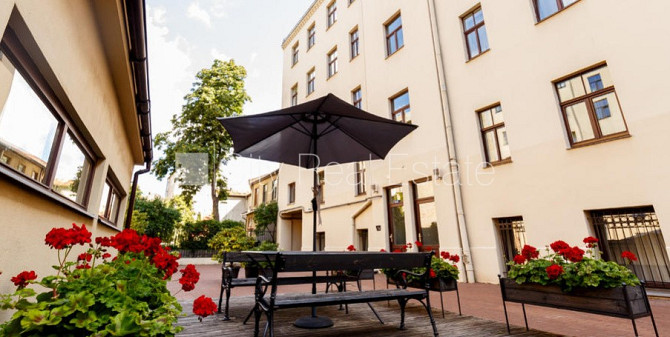 Здание во дворе, территория обнесена забором, платная стоянка, лестничная клетка Рига - изображение 19