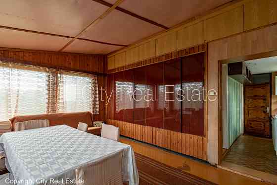 Дача, закрытая территория, место для машины, 2 шт. веранды, изолированные комнаты 4 Рига