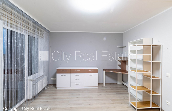 Jaunceltne, fasādes māja, labiekārtots apzaļumots pagalms, iežogota teritorija ar metāla Rīga - foto 8